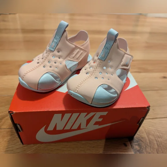 Nike Kids Sunrays in Peach and Light Blue - Picture 1 of 3